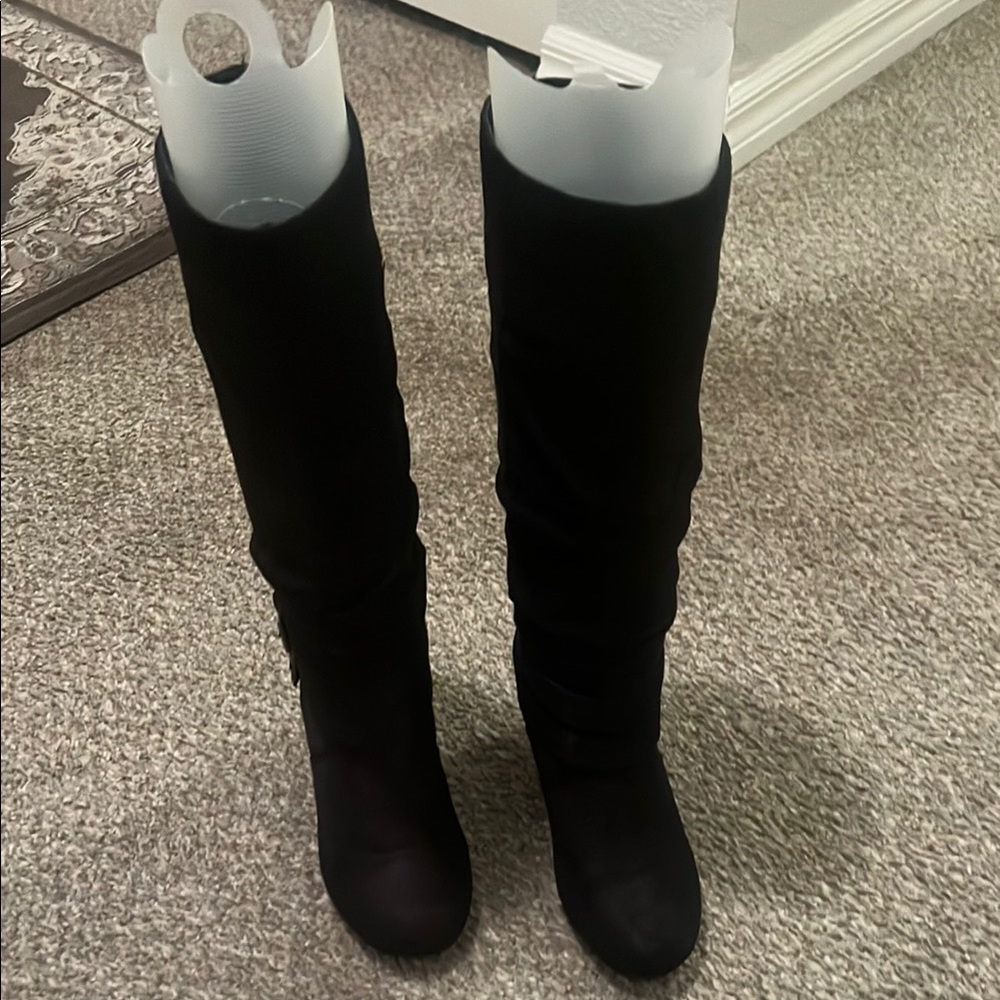 Women's Black Knee-High Boots. 6